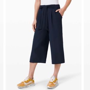 Lululemon Noir Crop True Navy Wide Leg Belted